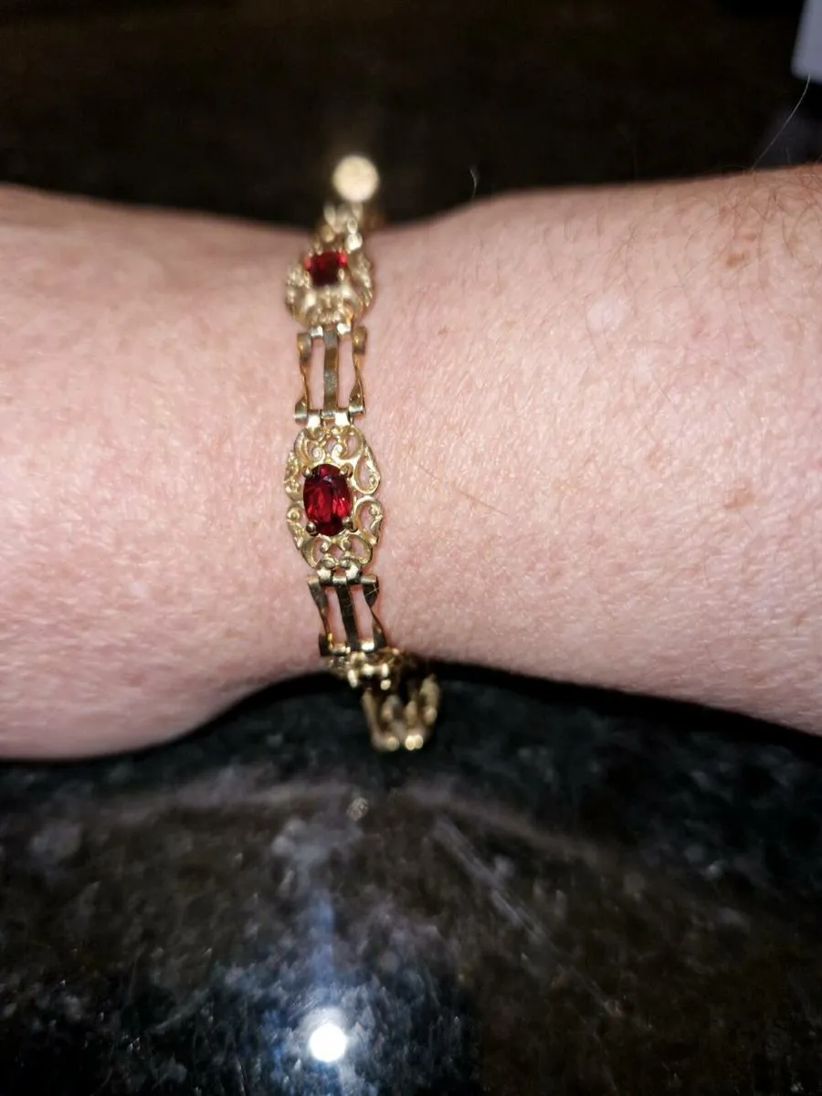 9ct gold bracelet - Image 1