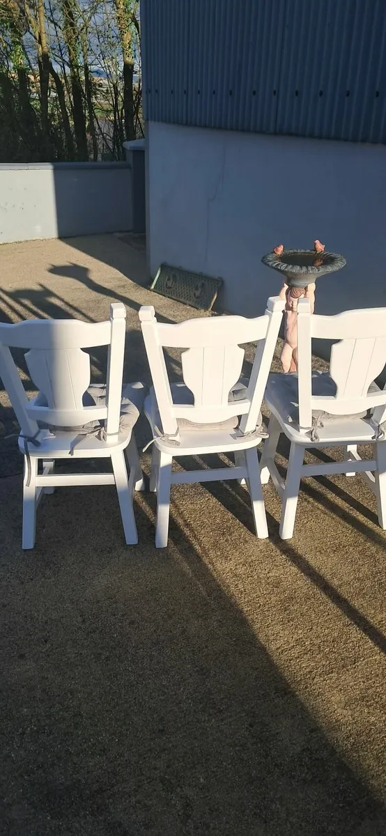 Table and 3 chairs - Image 2