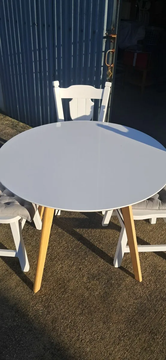 Table and 3 chairs - Image 4