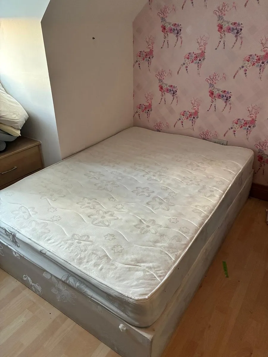 Double bed - Image 1