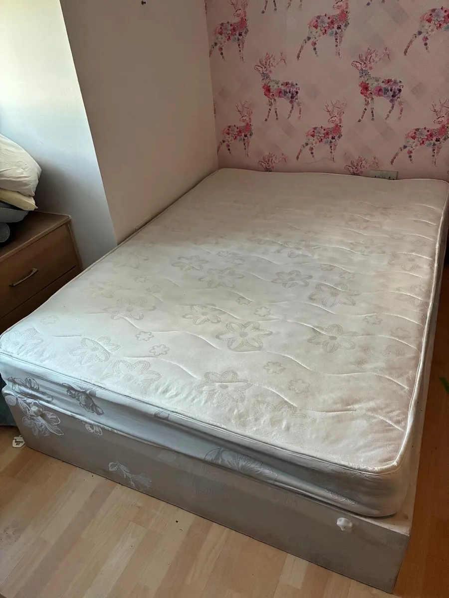 Double bed - Image 2