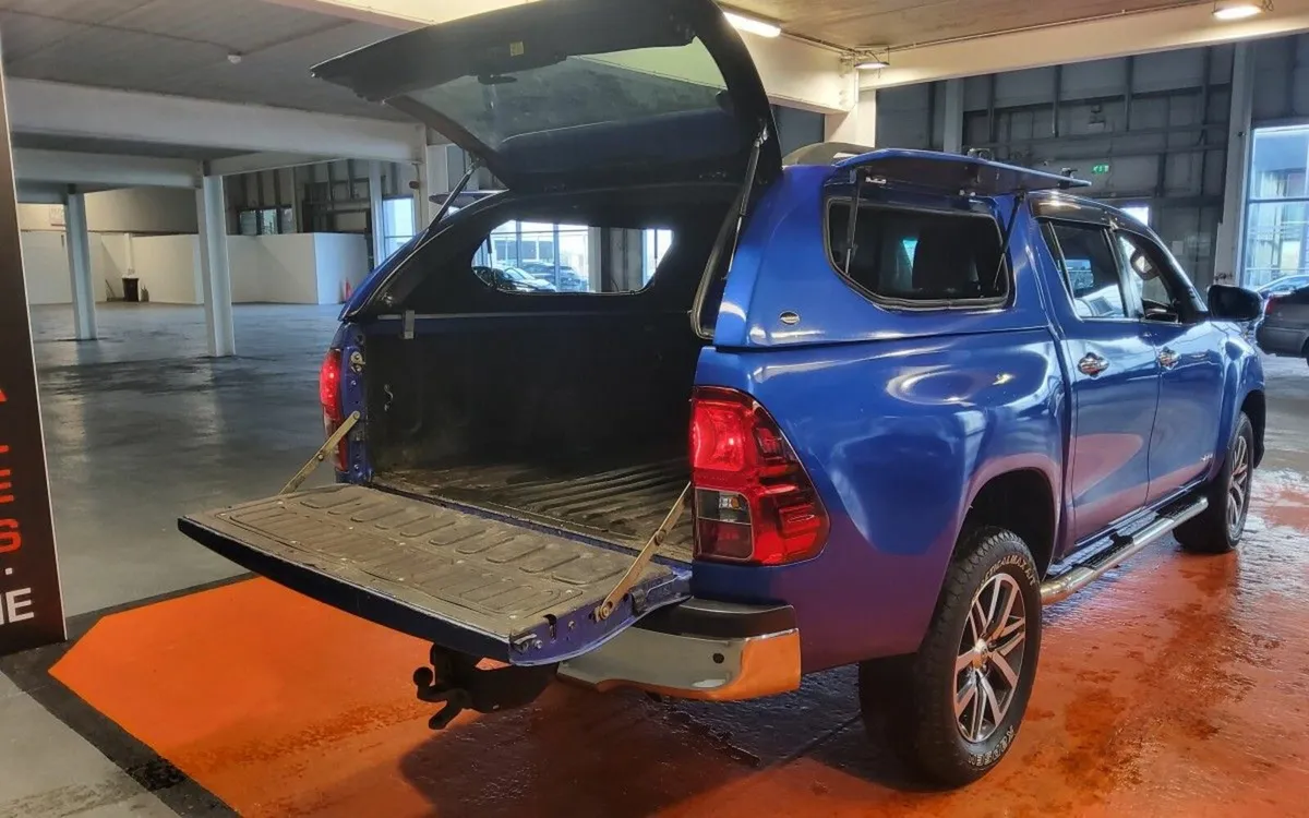 Toyota Hilux HILUX 2.4 D4D INVINICBLE X D/C - Image 4