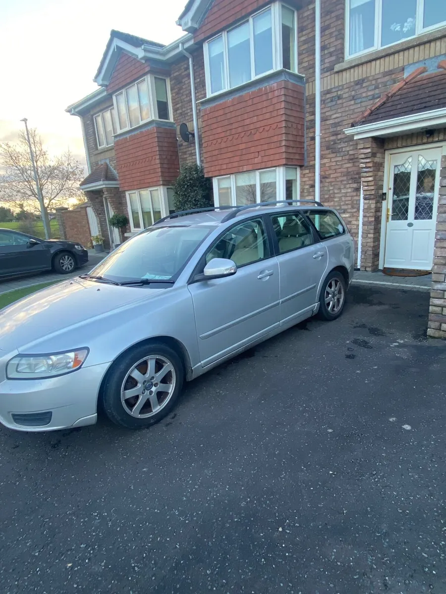 Volvo V50 2011 - Image 2