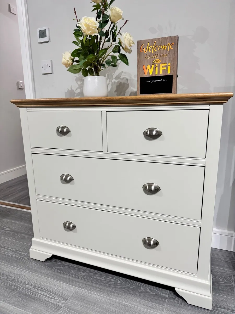 Oak chest of 4 drawer New - Image 2