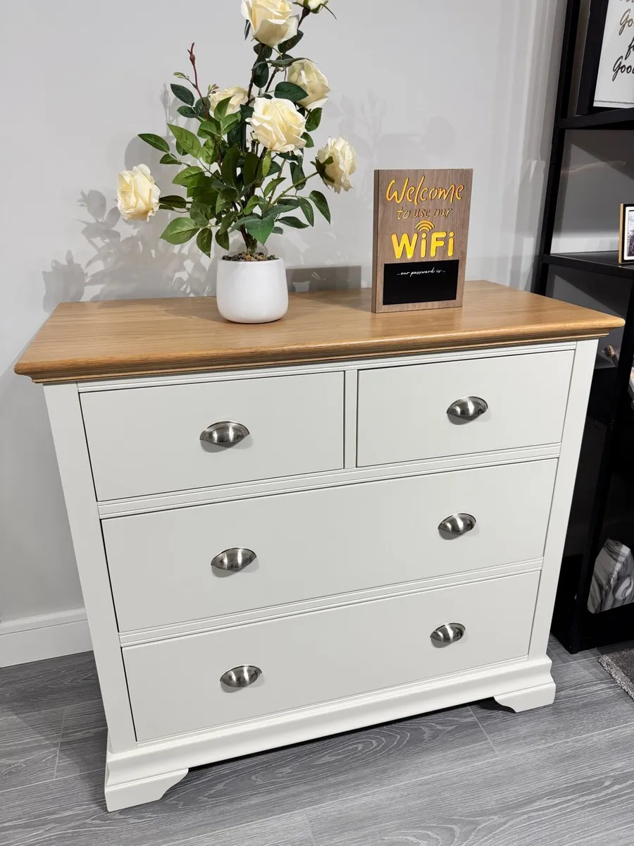 Oak chest of 4 drawer New - Image 1