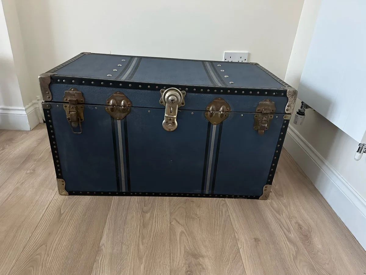 Antique trunk - Image 1