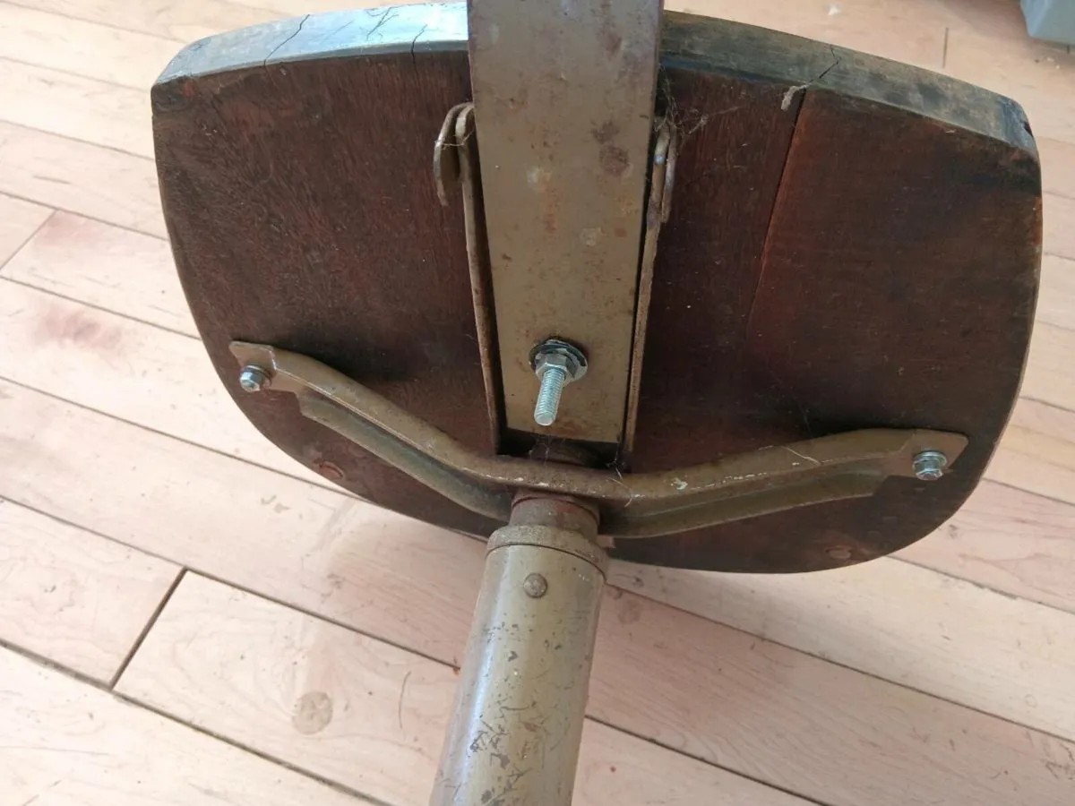 vintage industrial office chair stamped H.G - Image 3