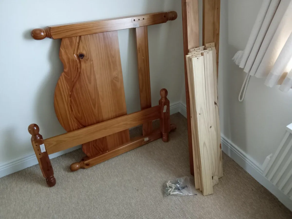 Single beds - Image 1