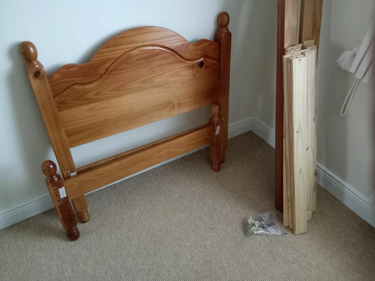 Single beds - Image 2