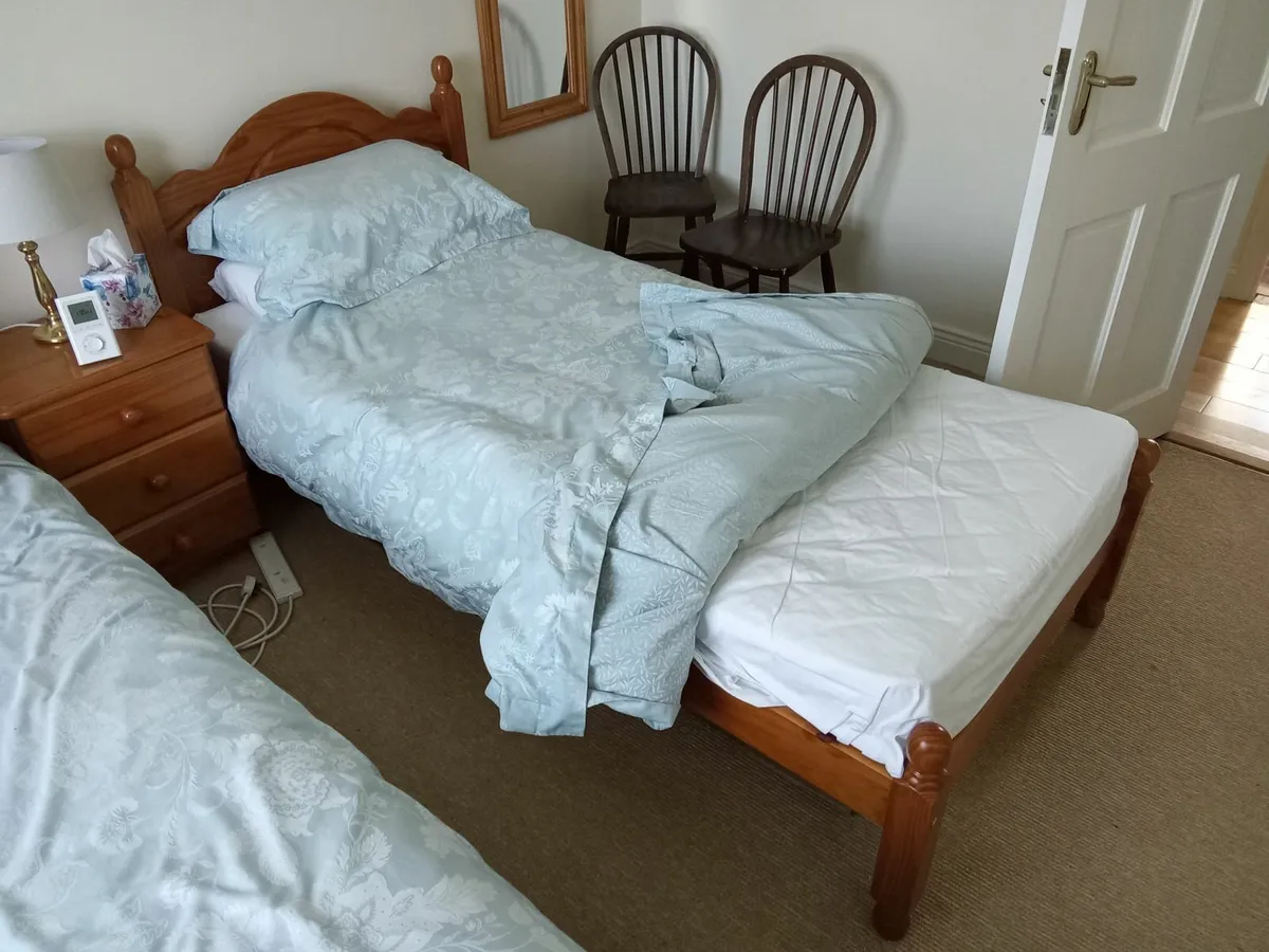 Single beds - Image 3