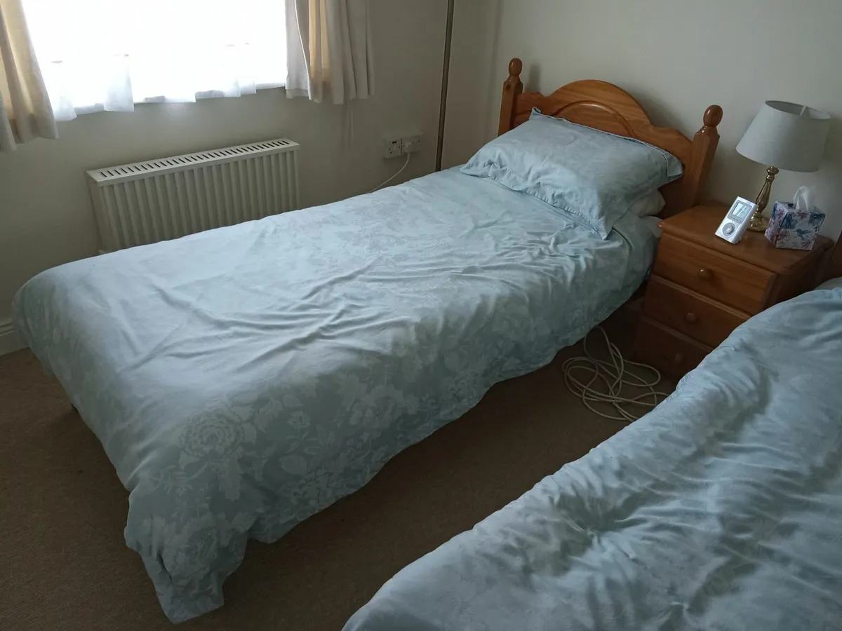 Single beds - Image 4
