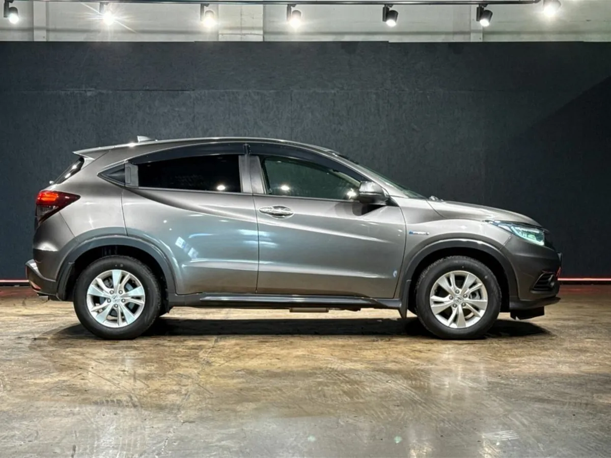 Honda Vezel HYBRID - PADDLE SHIFT - CRUISE CONTROL - Image 3