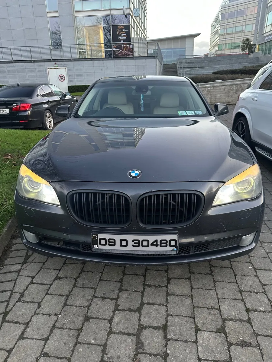 BMW 7-Series 2009 - Image 1