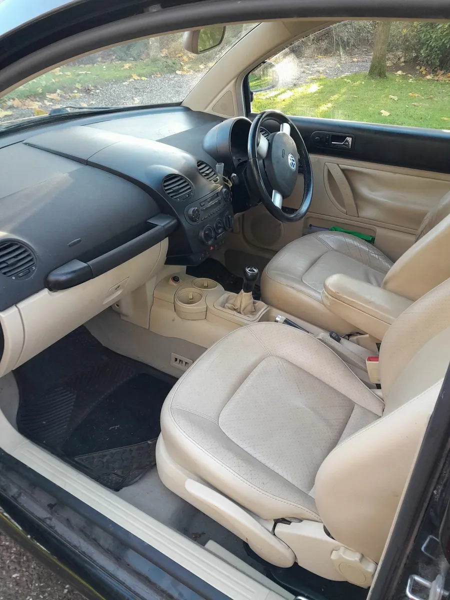 Volkswagen Beetle 2002 - Image 3