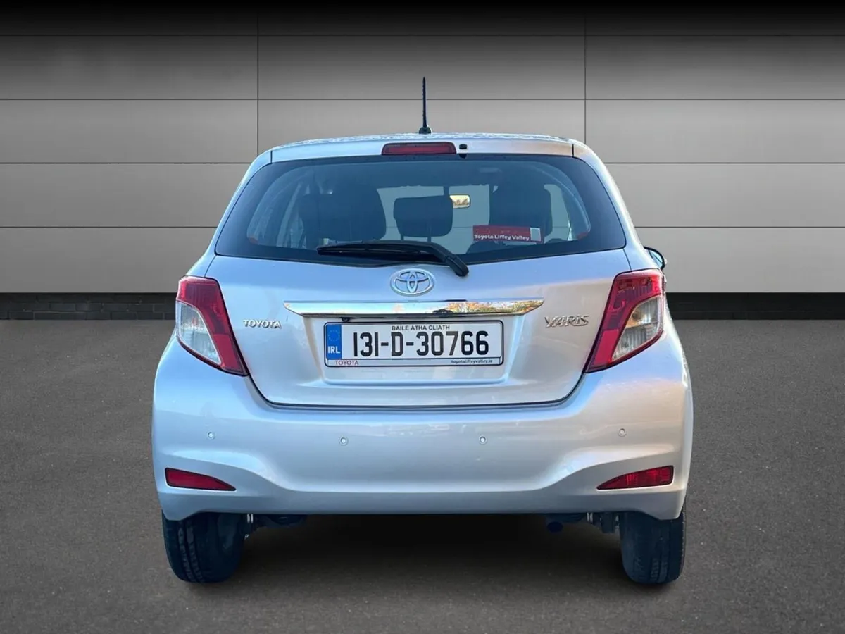 Toyota Yaris 2013 - Image 2
