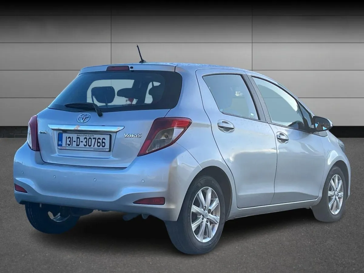 Toyota Yaris 2013 - Image 4