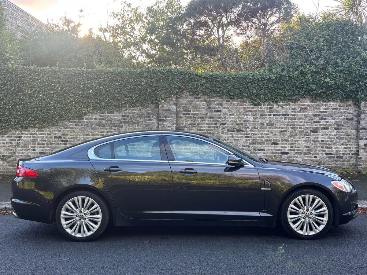 JAGUAR XF 3.0d PREMIUM LUXURY 1 OWNER FSH HUGESPEC - Image 2
