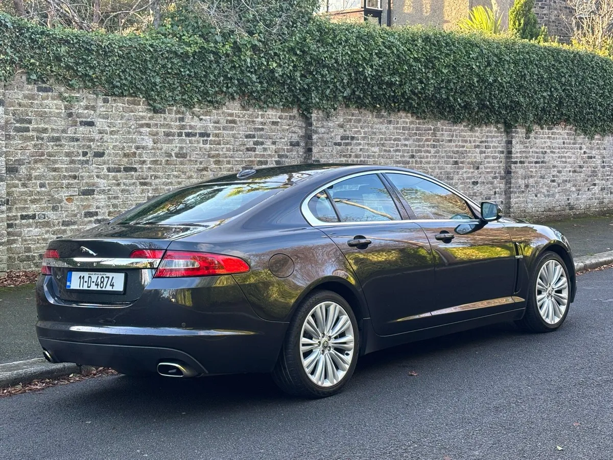 JAGUAR XF 3.0d PREMIUM LUXURY 1 OWNER FSH HUGESPEC - Image 3