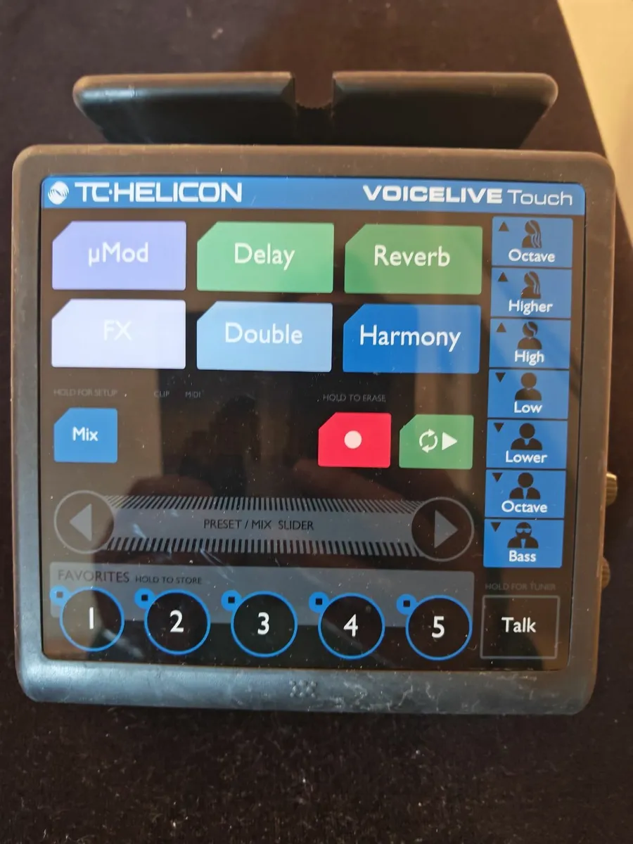 A TC- Helicon Voice Live Touch.
