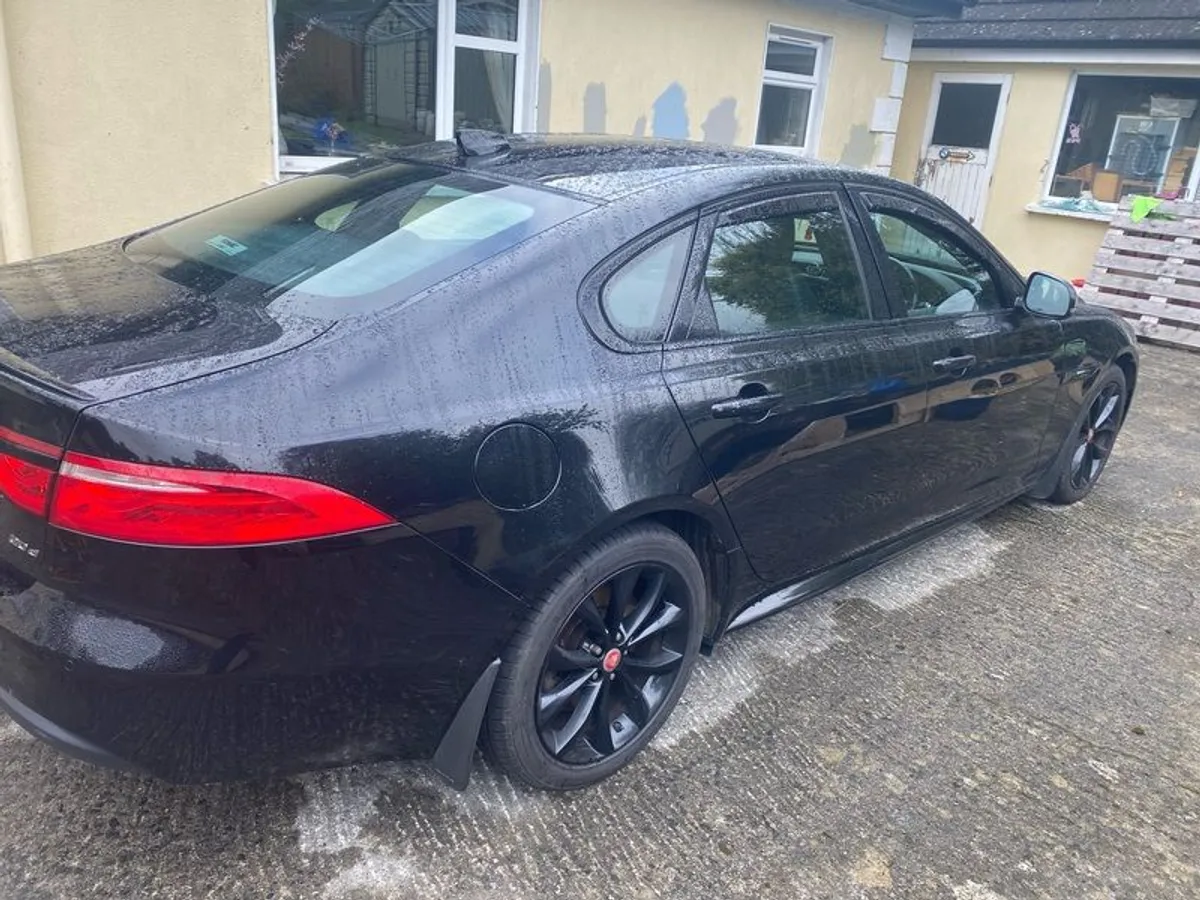 2018 Jaguar Xf - Image 3