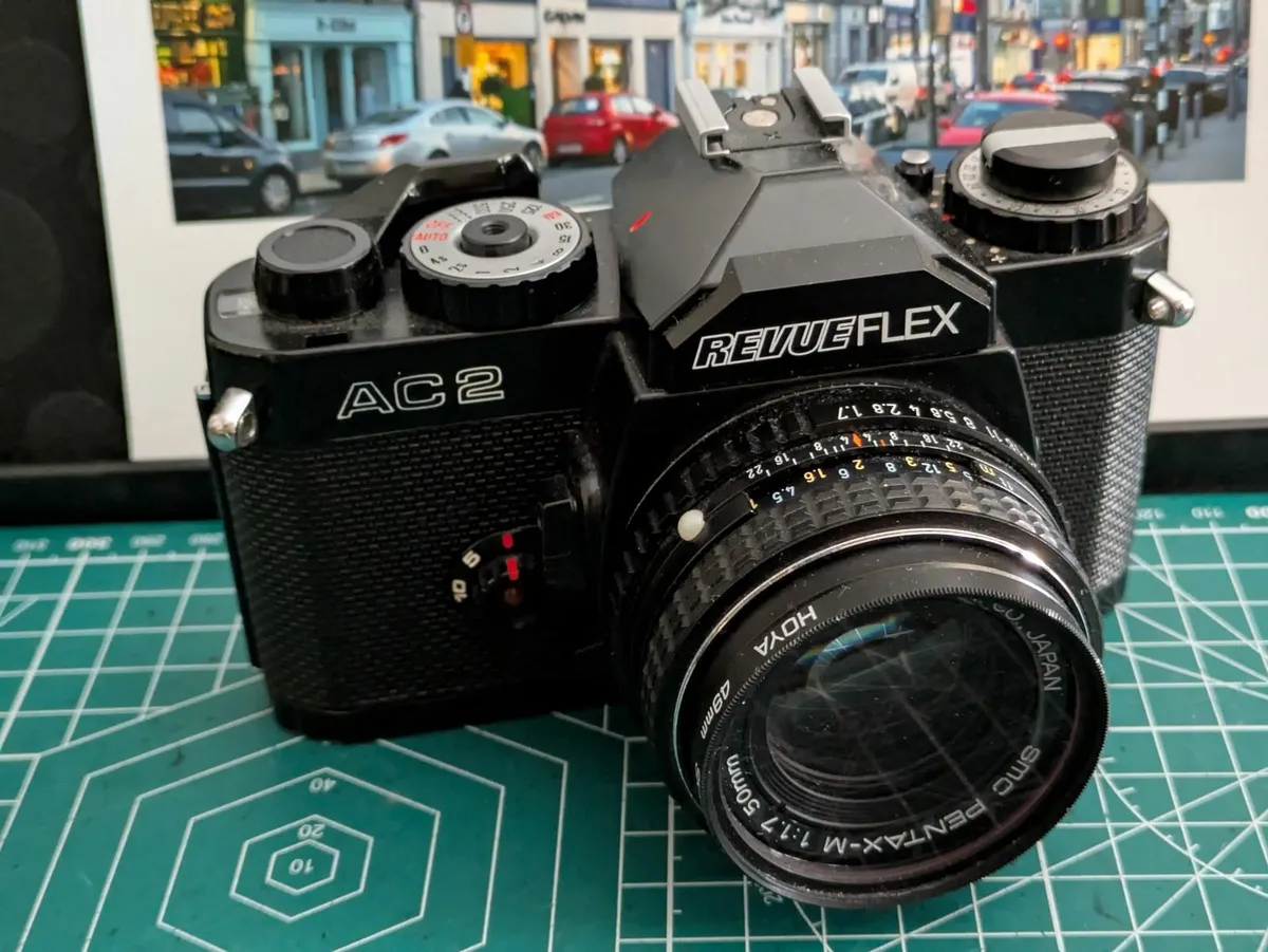 🎞️ Revueflex SLR camera+ Pentax M 50mm 1.7 lens💥 - Image 1