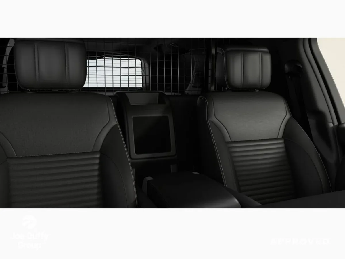 Land Rover Discovery 3.0 HSE DYNAMIC COMM *AVAILAB - Image 3