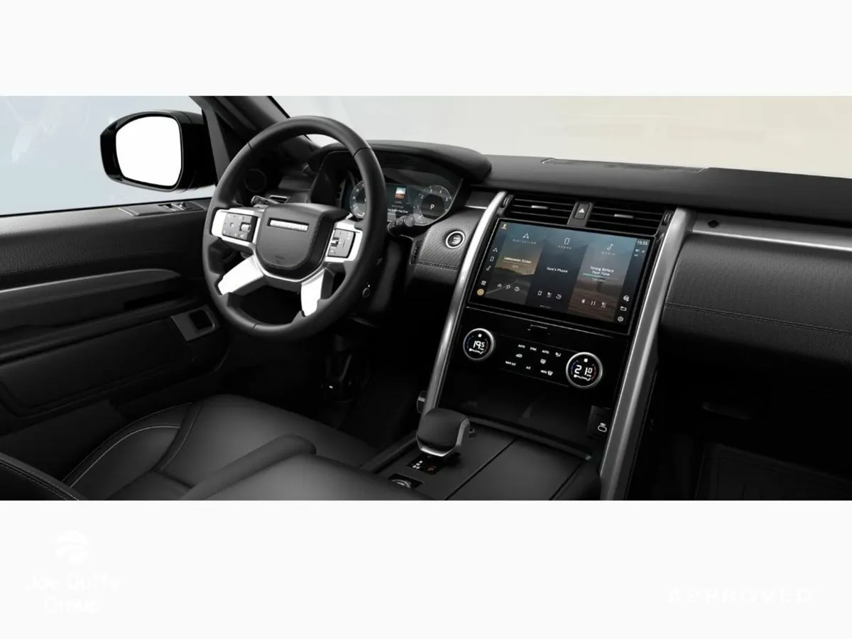 Land Rover Discovery 3.0 HSE DYNAMIC COMM *AVAILAB - Image 4