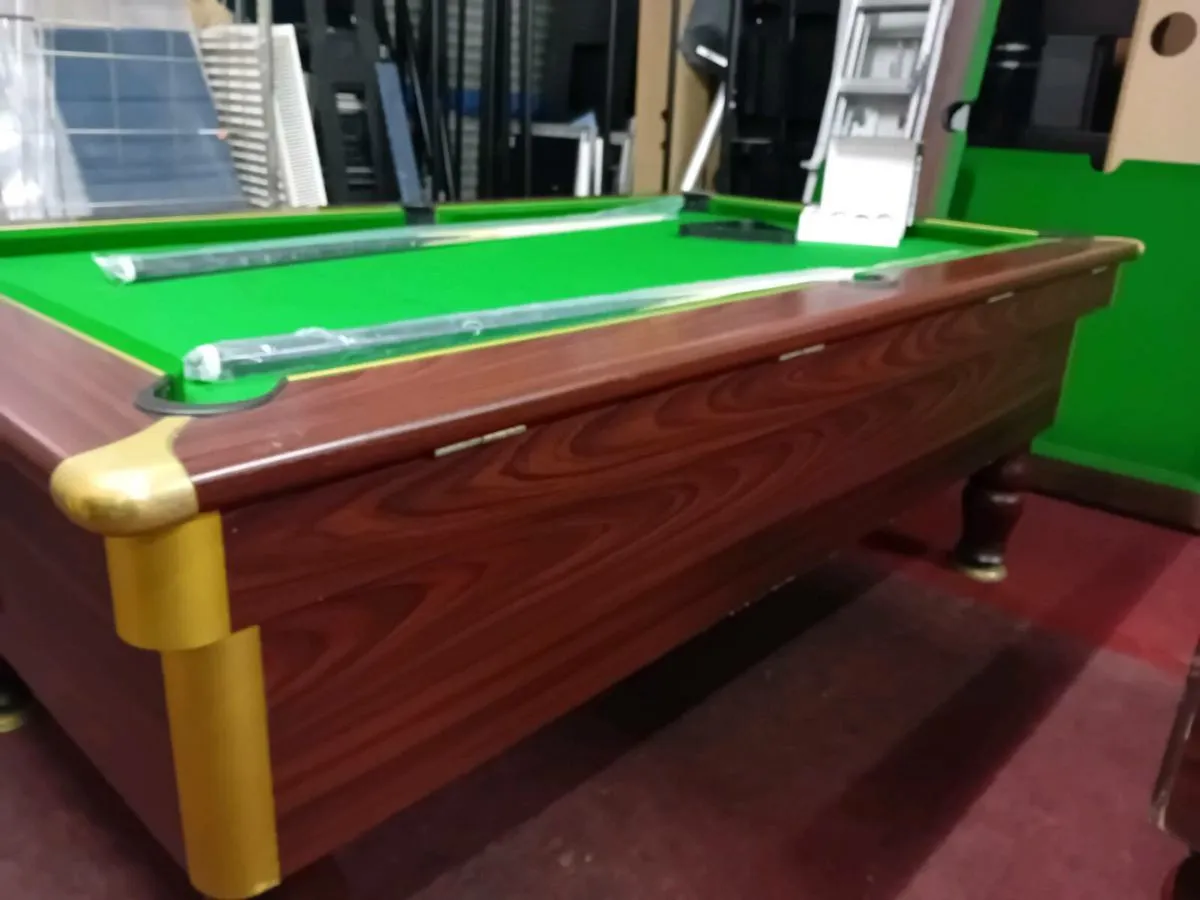 Pool table - Image 1