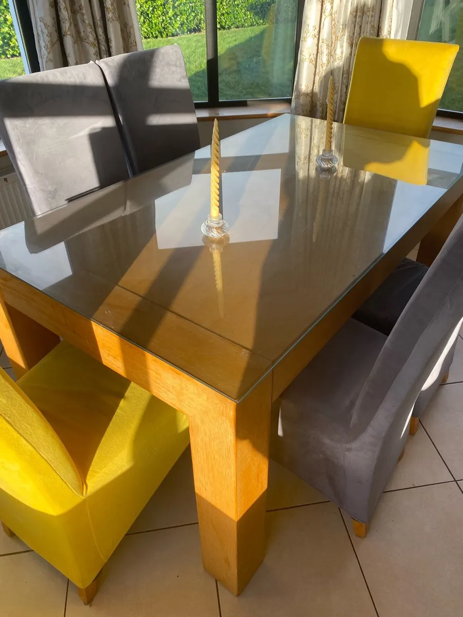 Table and Chairs - Image 2