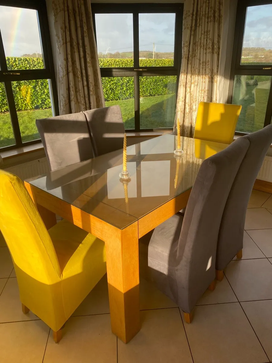 Table and Chairs - Image 3