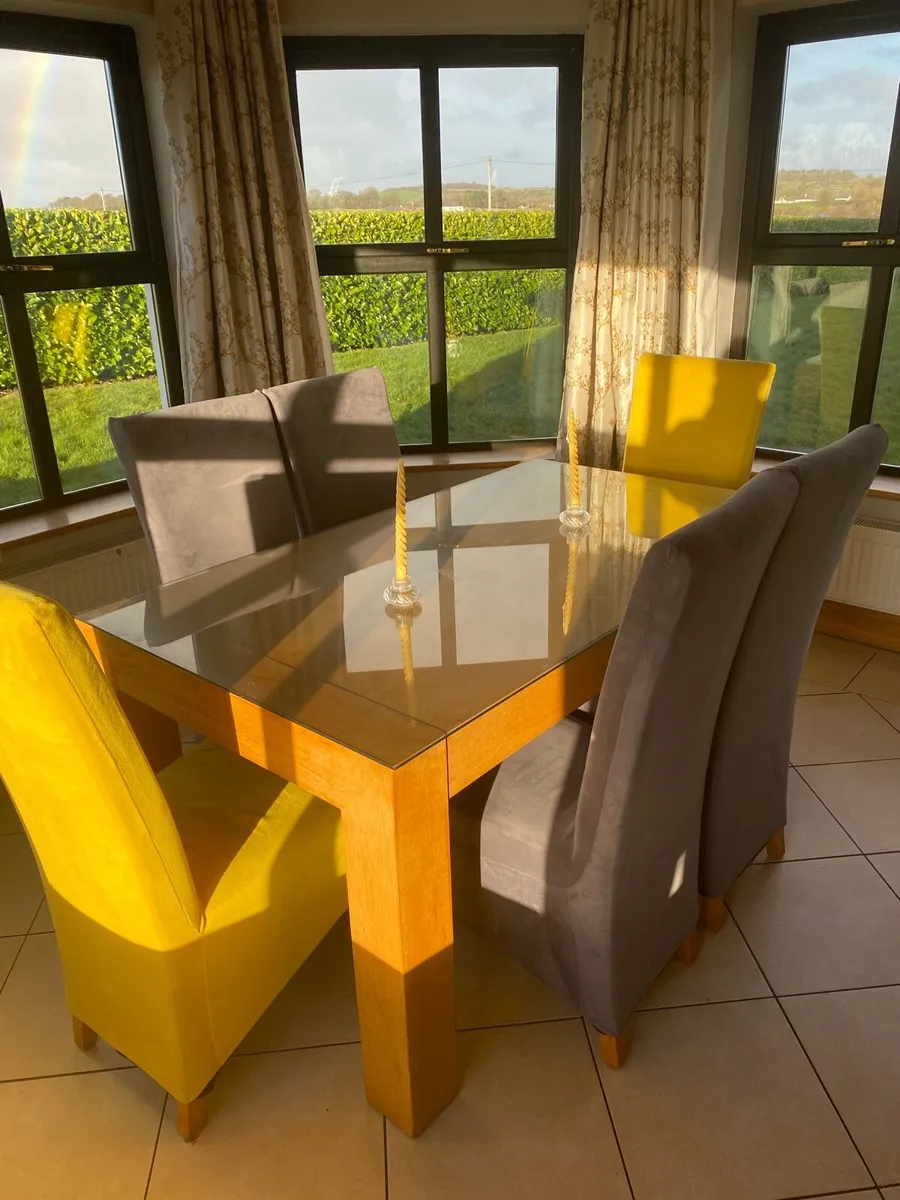 Table and Chairs - Image 4