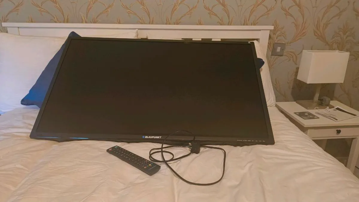 40 inch HD TV, 1080p - Image 1