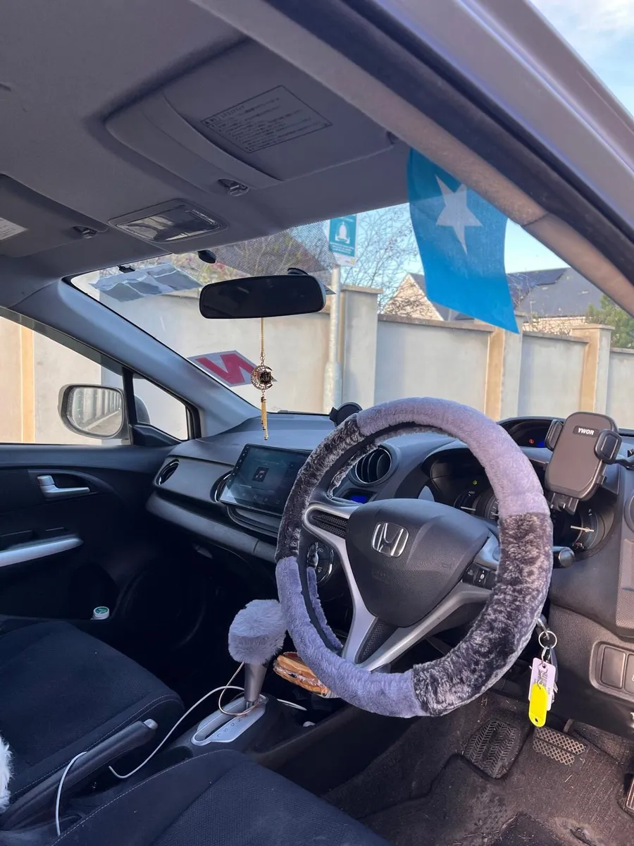 Honda Insight Hybrid Auto 2014 - Clean,Reliable - Image 4