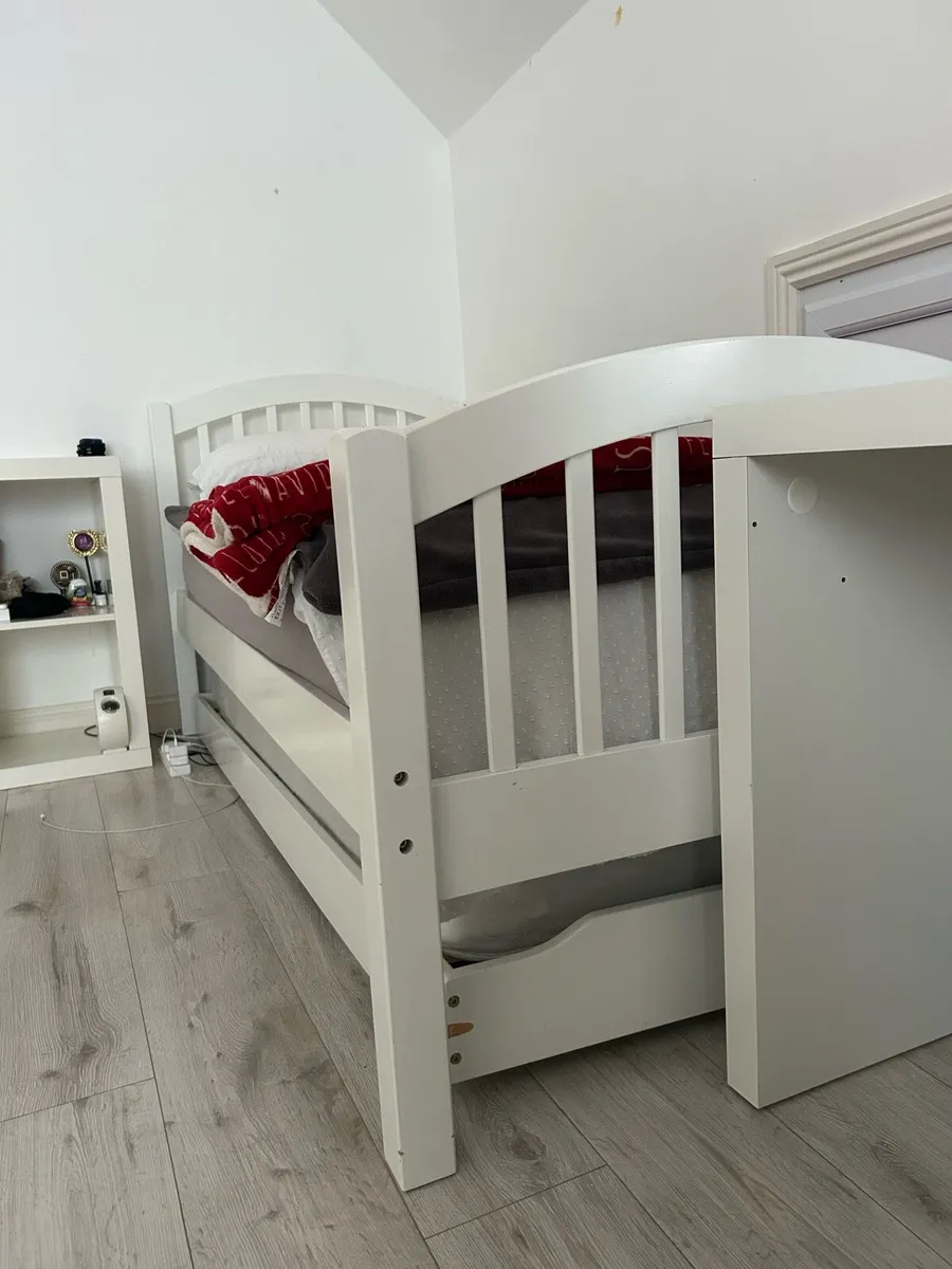 Single Beds - Image 2