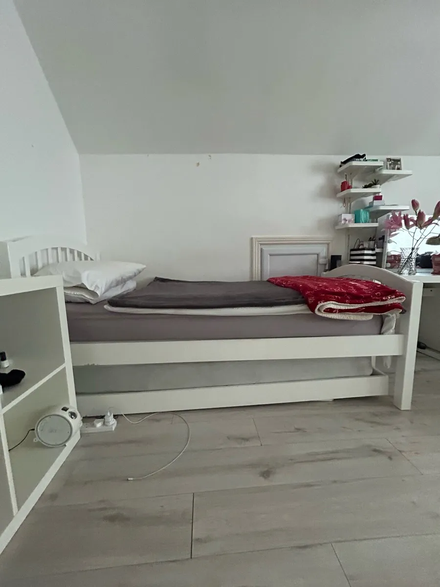 Single Beds - Image 4