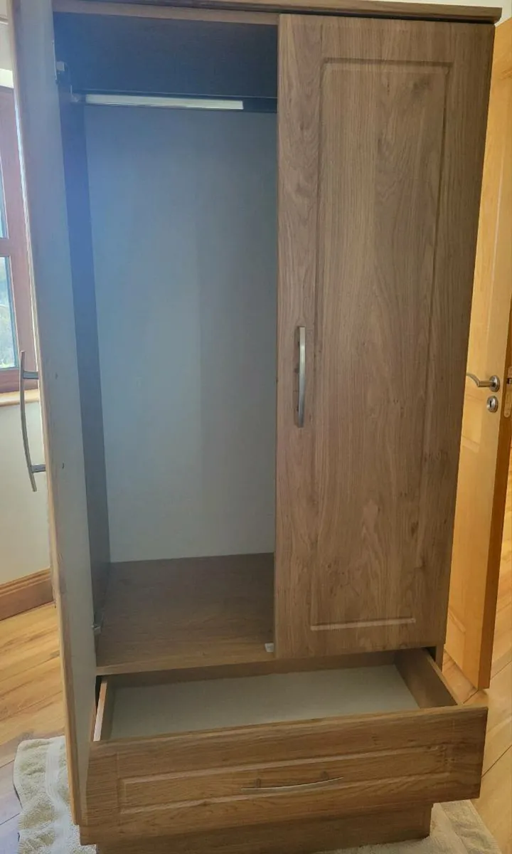 Bedroom furniture set - Image 2