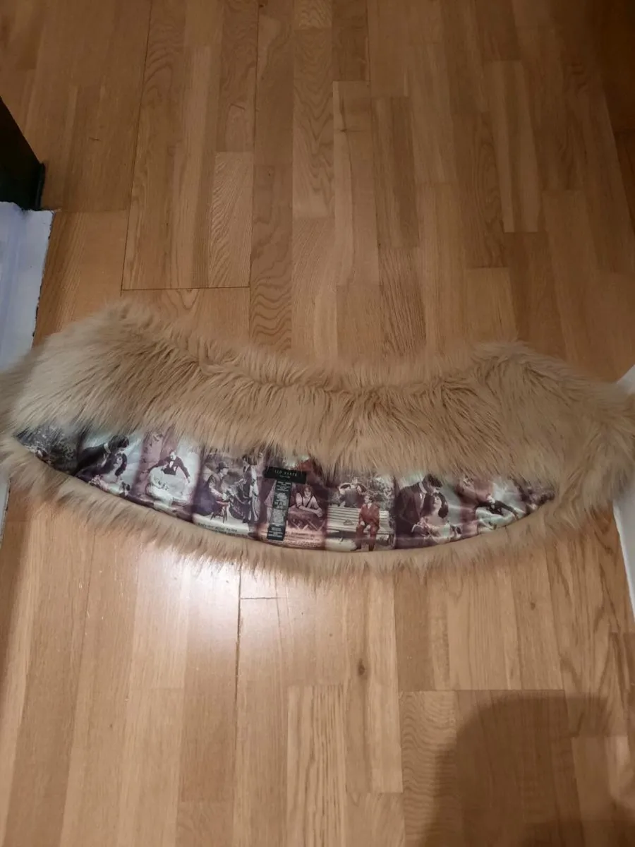 Ted Baker  fur stowl/ wrap - Image 3