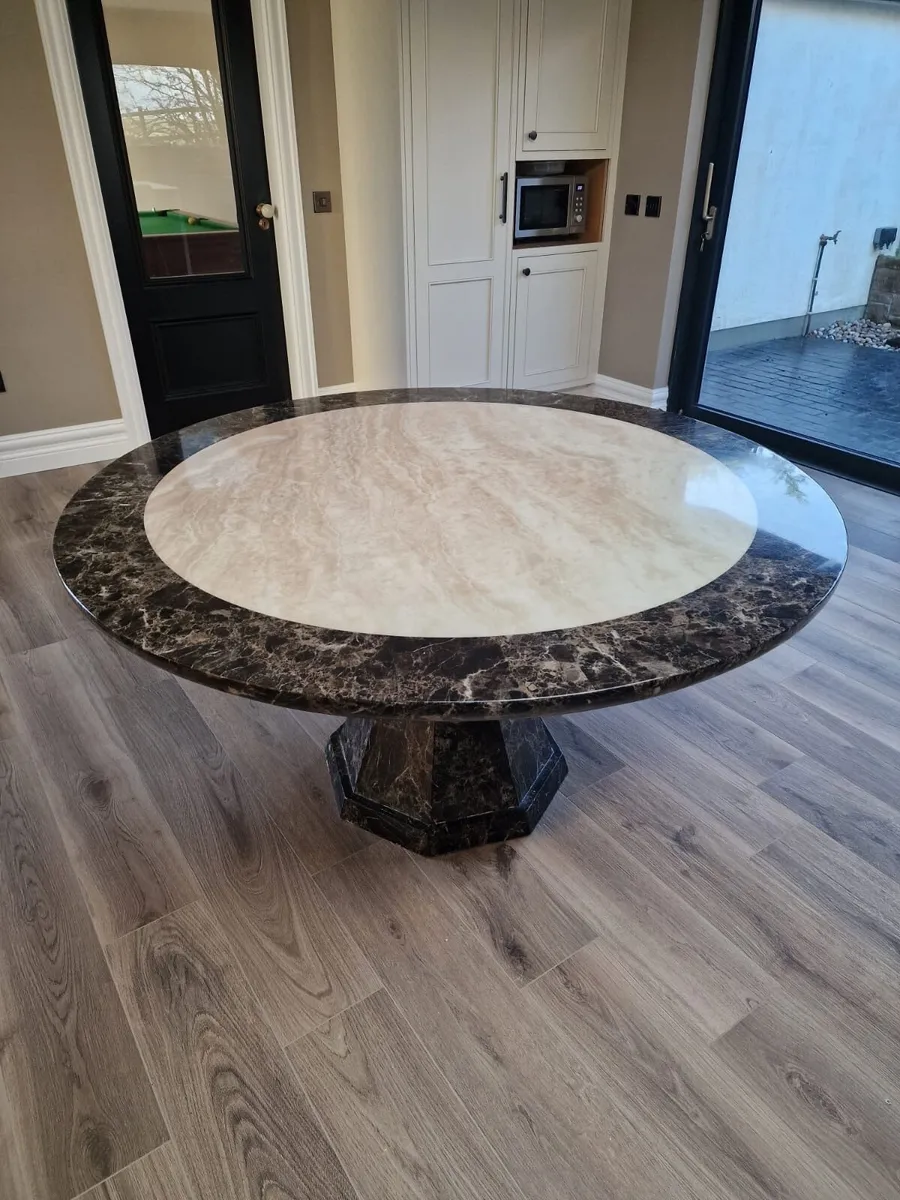 Kitchen table - Image 1