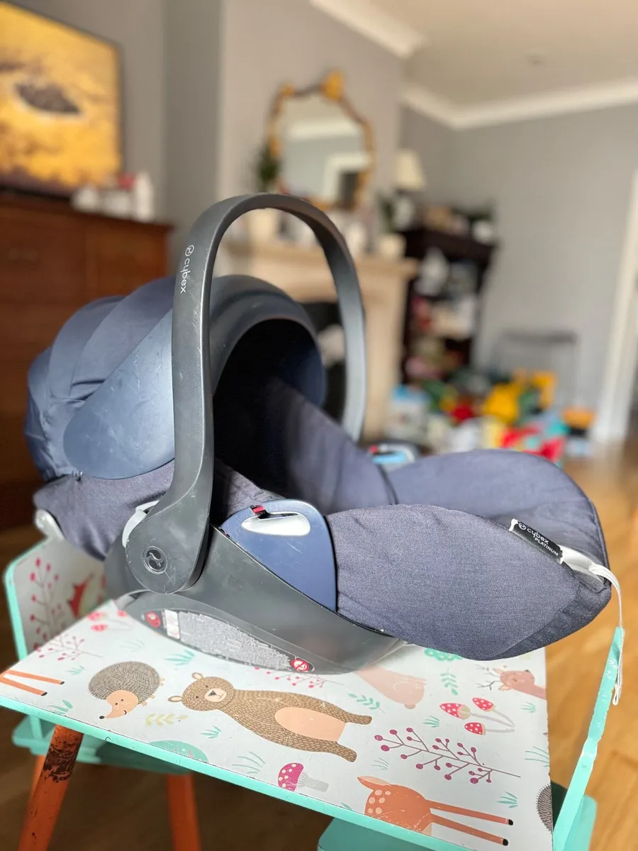 Car seat - Image 2
