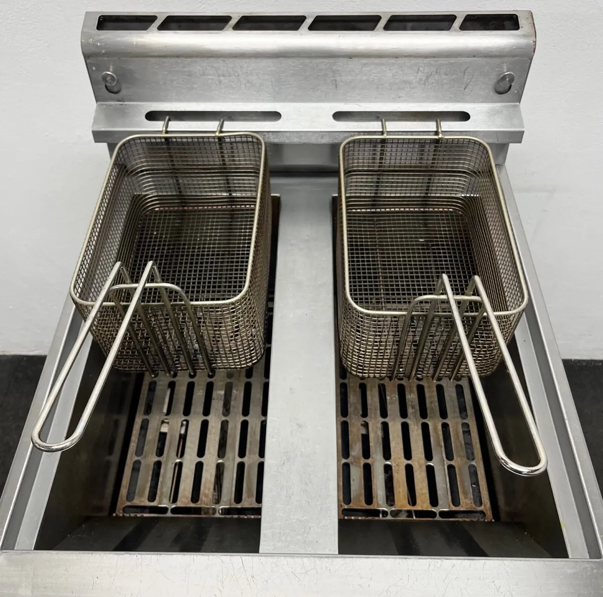 PROFIT NOW, BUY LATER! GET IT NOW! Twin Tank Fryer - Image 2