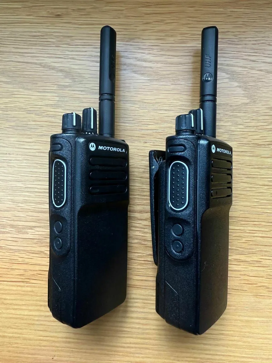 Walkie Talkie(Professional)Motorola dp4400e - Image 3
