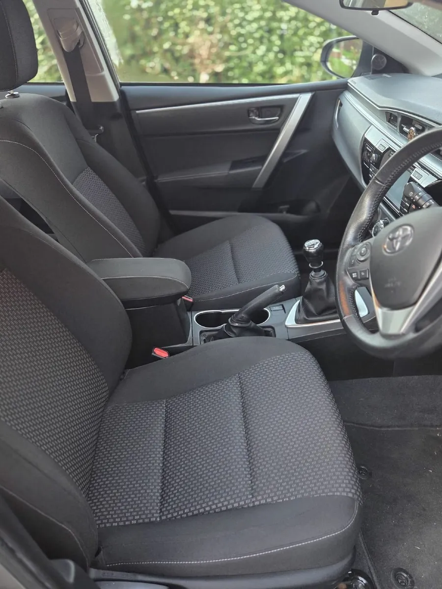 Toyota Corolla 2014 - Image 2