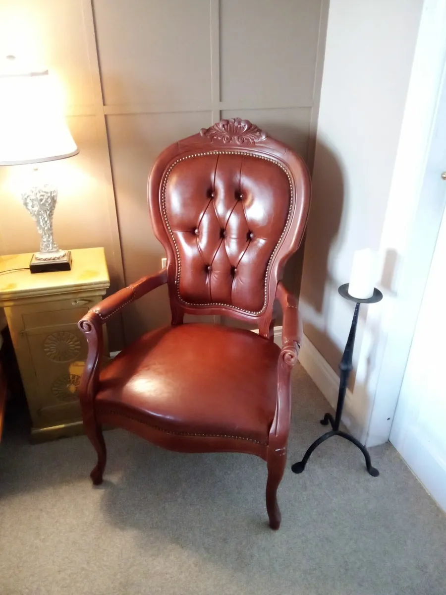 Antique/vintage mahogany chair. Leather upholstery - Image 1