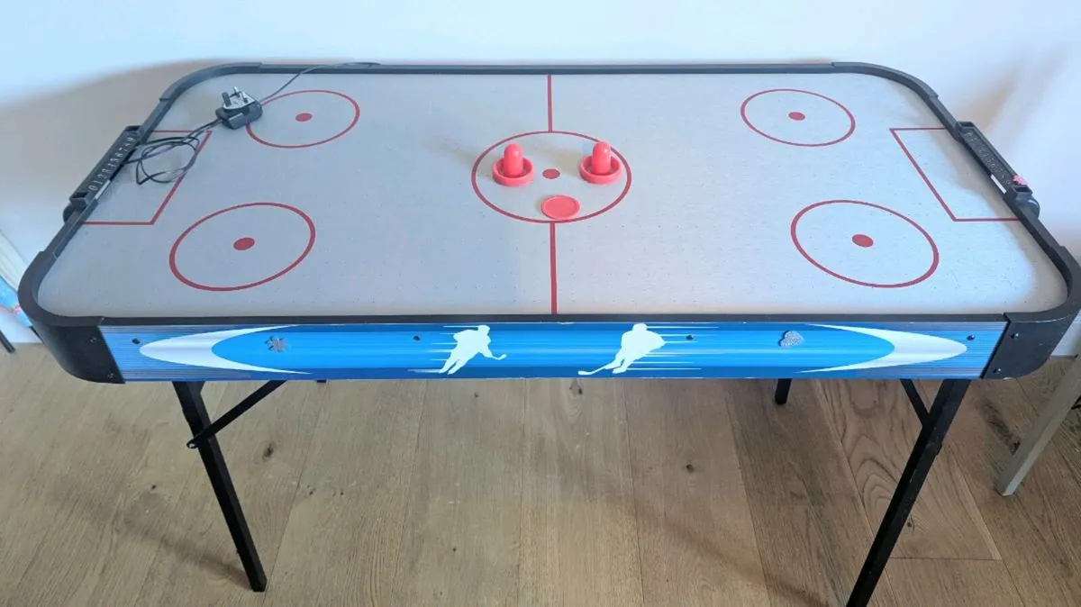 Air hockey table - Image 1