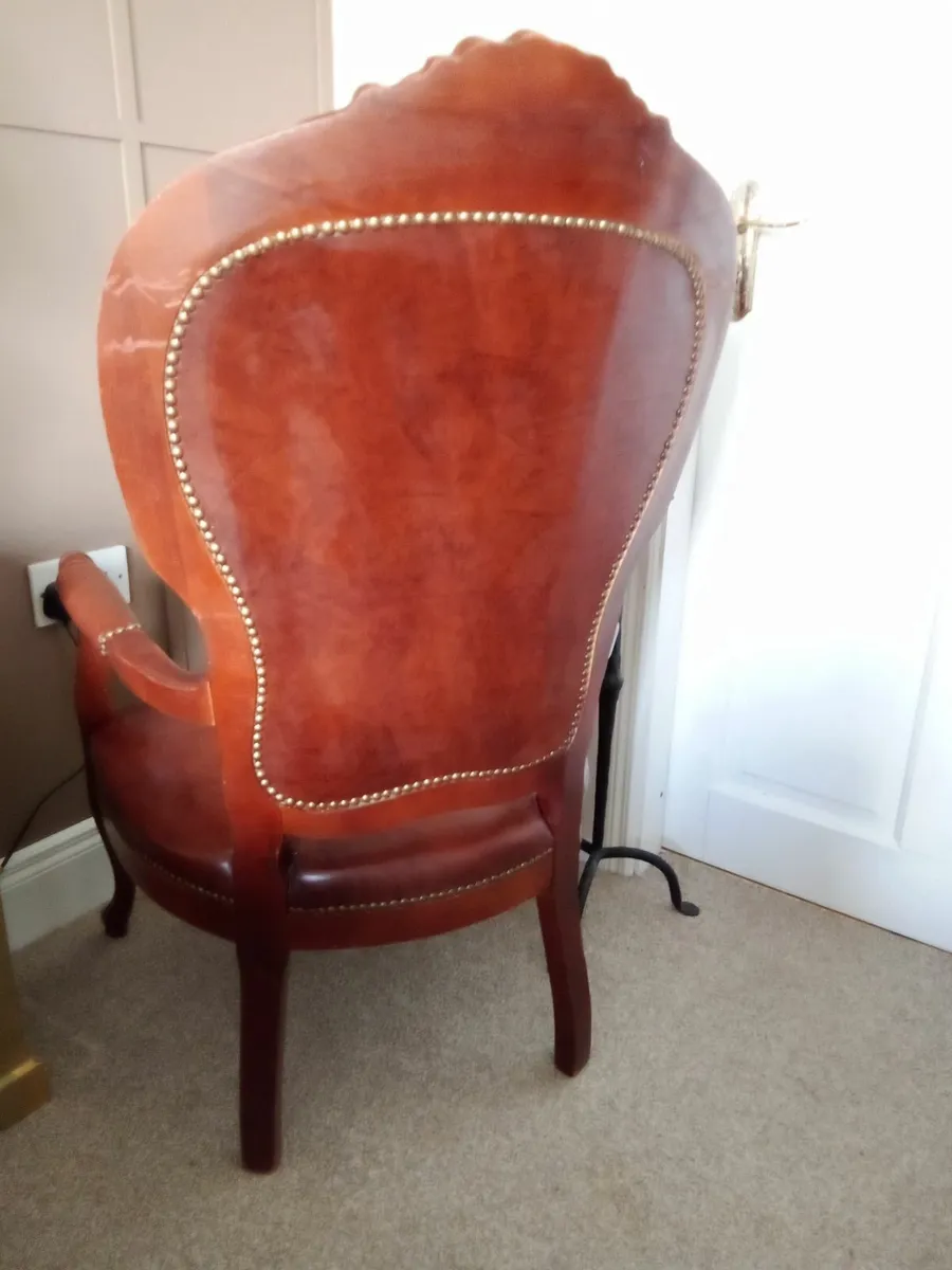 Antique/vintage mahogany chair. Leather upholstery - Image 2