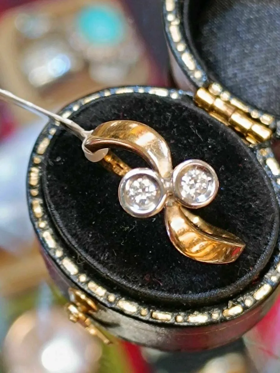 Vintage 14k Gold Diamond Toi et Moi Ring - Image 2
