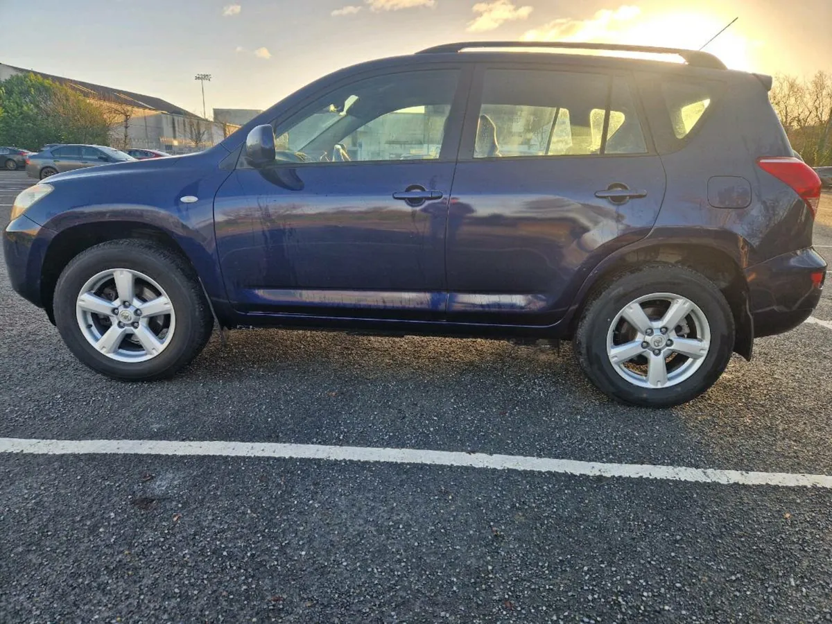 Toyota RAV4 4x4 - Image 3