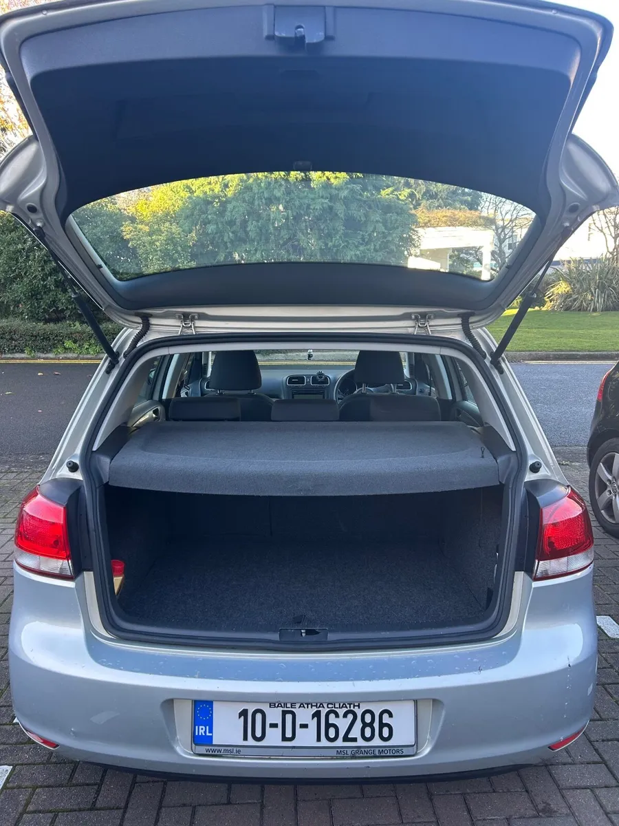 Volkswagen Golf 2010 - Image 2