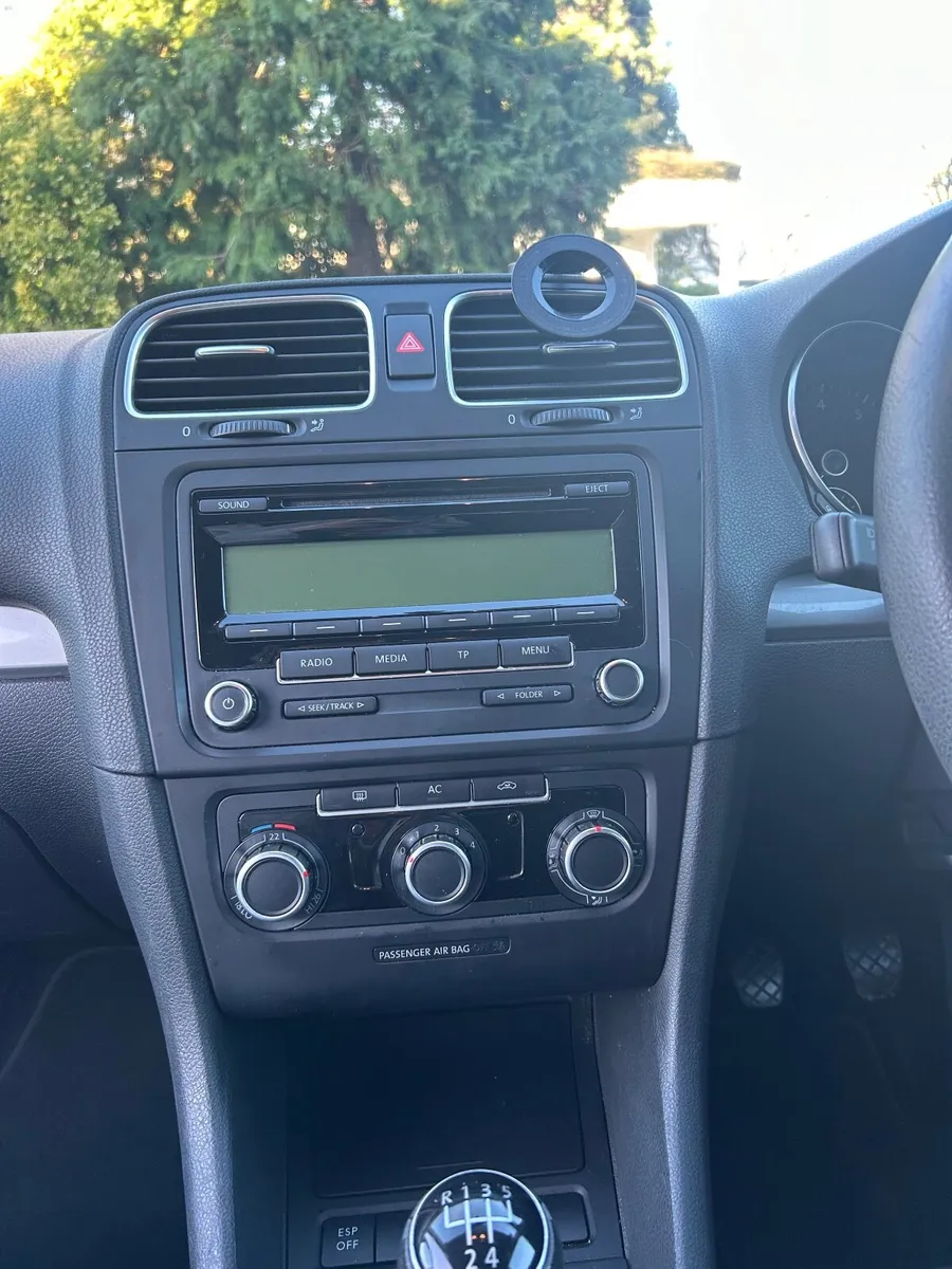 Volkswagen Golf 2010 - Image 3