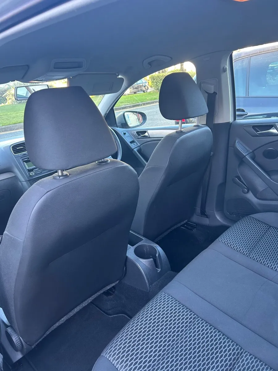 Volkswagen Golf 2010 - Image 4